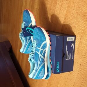 Asics Gel-Nimbus 21 Women's running shoes, size 9